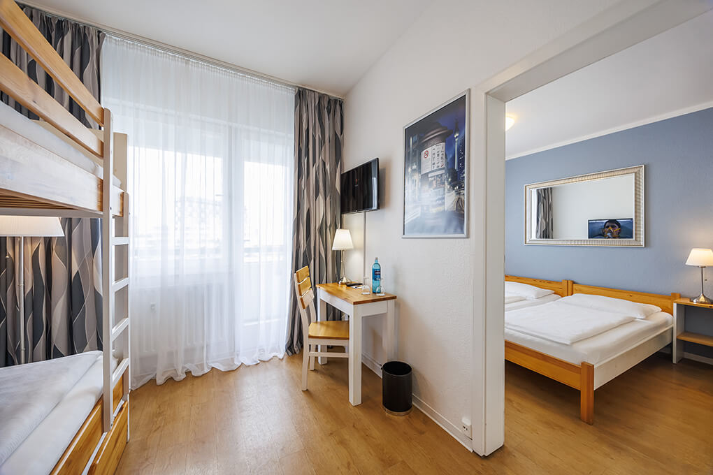 Familienzimmer mit zwei Schlafräumen im Hotel Lützow in Tiergarten