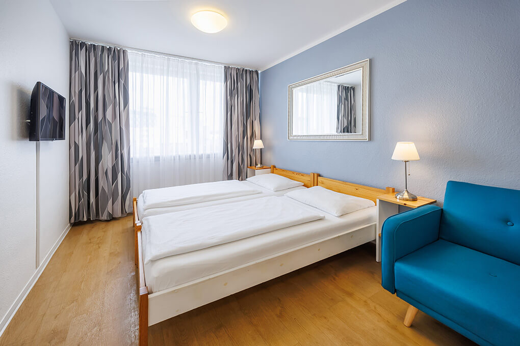 Doppelbett im Familienzimmer des Hotel Lützow zentral gelegen in Berlin-Tiergarten