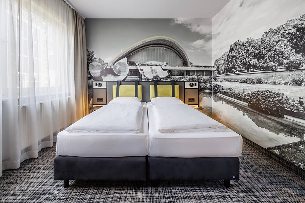 Ansicht des Bettes im Zweibettzimmer Hotel in Berlin-Tiergarten