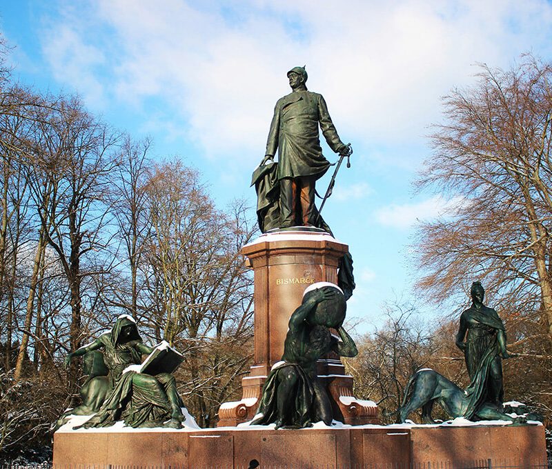 Bismarck-Denkmal im Tiergarten – Hotel Lützow in direkter Nähe für Ihre Berlin Städtereise
