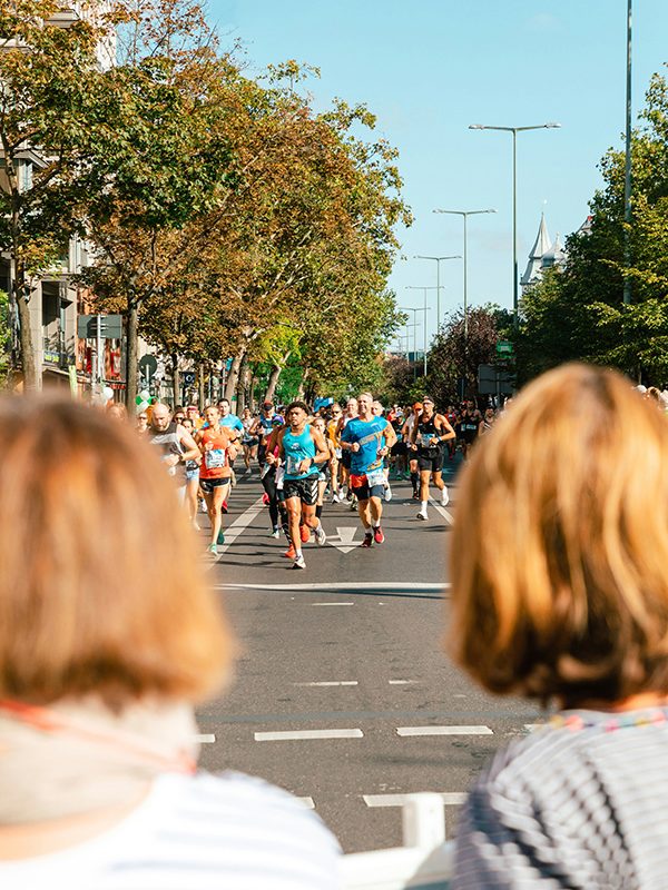 Berlin-Marathon mit Läufern unweit des Hotel Lützow in Tiergarten